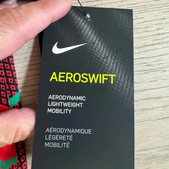 NWT Nike Aeroswift running/workout tank size medium - Picture 5 of 6